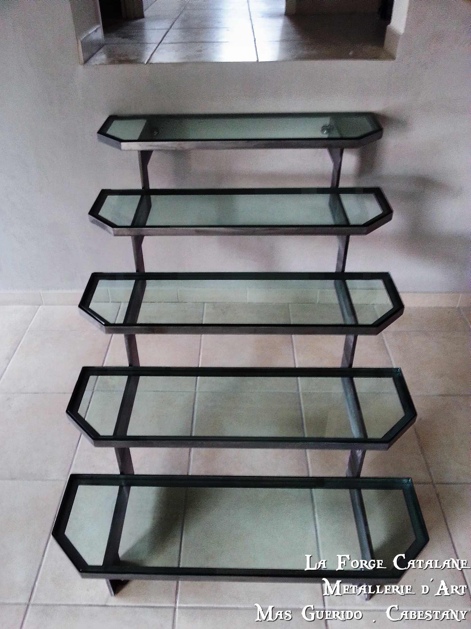 Escalier limons cremaillere marches verre forge catalane.jpg